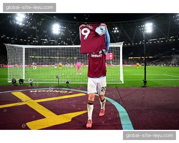 西汉姆联绍切克头球破僵局 鲍文两度助攻展现边路创造力